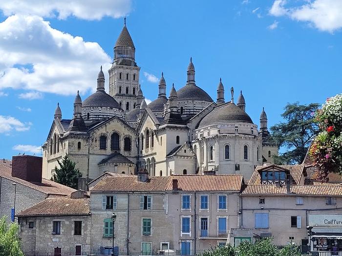 Périgueux/immobilier/CENTURY21 Mazaudon Immobilier/périgueux cathédrale