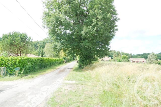 Afficher la photo en grand terrain à vendre - 23832.0 m2 - CHAMPCEVINEL - 24 - AQUITAINE - Century 21 Mazaudon Immobilier