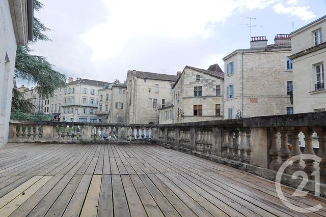 Afficher la photo en grand Appartement F5 à vendre - 6 pièces - 110.0 m2 - PERIGUEUX - 24 - AQUITAINE - Century 21 Mazaudon Immobilier