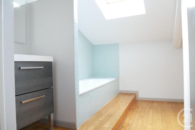 Afficher la photo en grand Appartement F5 à vendre - 6 pièces - 110.0 m2 - PERIGUEUX - 24 - AQUITAINE - Century 21 Mazaudon Immobilier