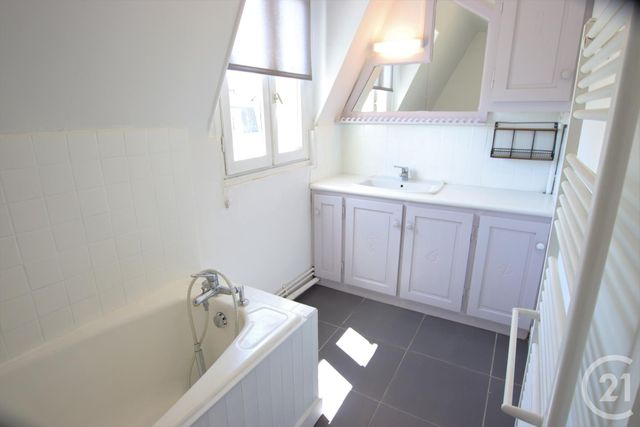 appartement à louer - 3 pièces - 68.0 m2 - PERIGUEUX - 24 - AQUITAINE - Century 21 Mazaudon Immobilier appartement à louer - 3 pièces - 68.0 m2 - PERIGUEUX - 24 - AQUITAINE - Century 21 Mazaudon Immobilier