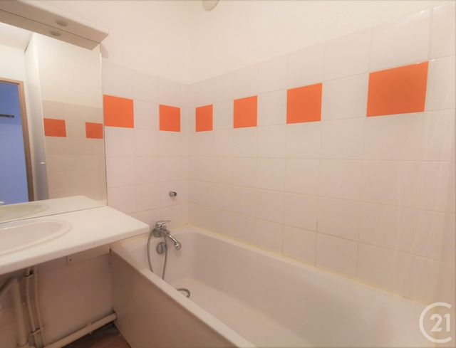 Appartement F3 à vendre - 3 pièces - 64.85 m2 - TRELISSAC - 24 - AQUITAINE - Century 21 Mazaudon Immobilier Appartement F3 à vendre - 3 pièces - 64.85 m2 - TRELISSAC - 24 - AQUITAINE - Century 21 Mazaudon Immobilier
