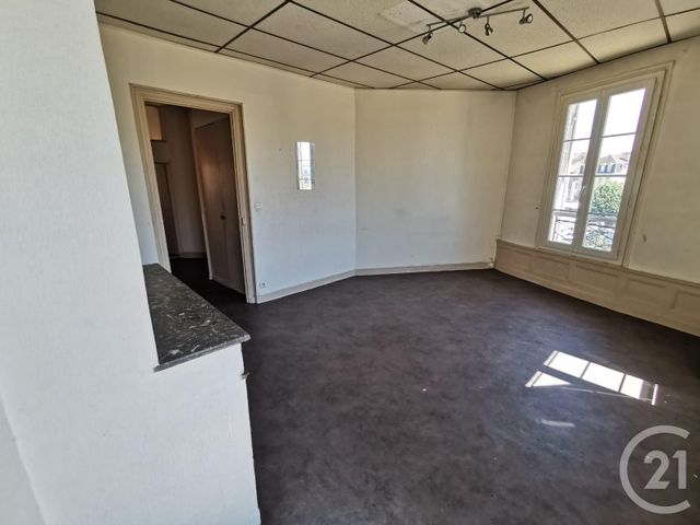 Afficher la photo en grand Appartement T2 à vendre - 6 pièces - 250.0 m2 - PERIGUEUX - 24 - AQUITAINE - Century 21 Mazaudon Immobilier