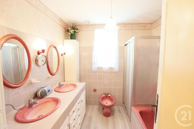 maison à vendre - 7 pièces - 183.23 m2 - LACROPTE - 24 - AQUITAINE - Century 21 Mazaudon Immobilier