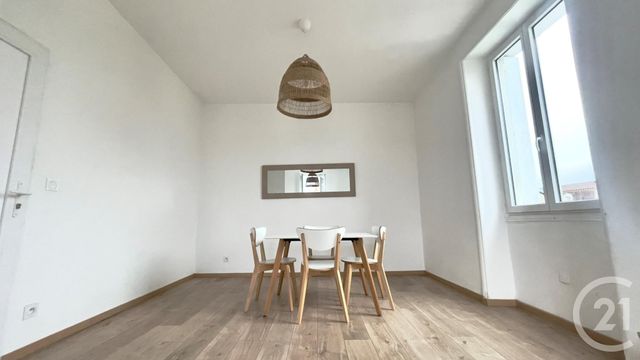 Afficher la photo en grand Appartement T2 à louer - 2 pièces - 45.0 m2 - PERIGUEUX - 24 - AQUITAINE - Century 21 Mazaudon Immobilier