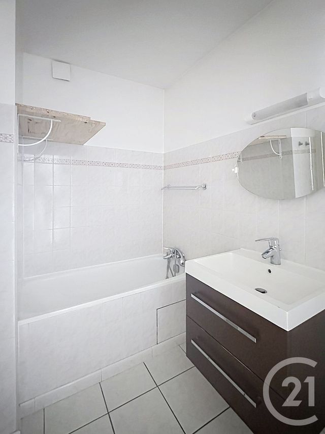 Appartement F3 à louer - 3 pièces - 79.9 m2 - PERIGUEUX - 24 - AQUITAINE - Century 21 Mazaudon Immobilier