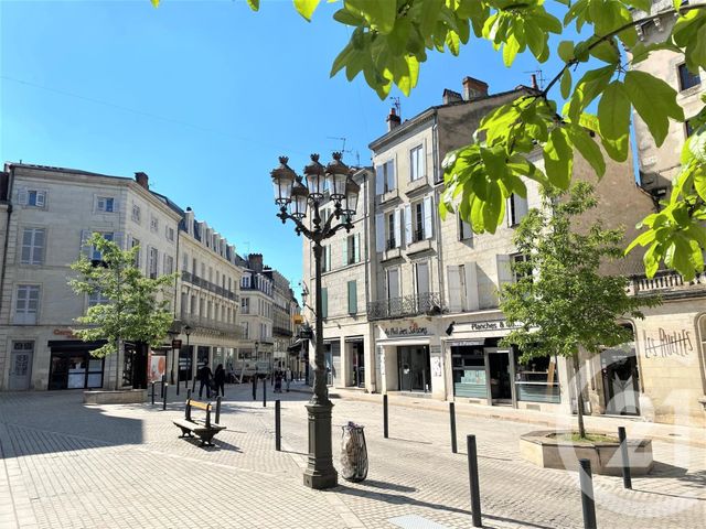 Appartement F2 à louer - 2 pièces - 40.6 m2 - PERIGUEUX - 24 - AQUITAINE - Century 21 Mazaudon Immobilier