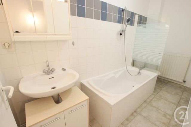 Appartement Duplex à louer - 3 pièces - 65.0 m2 - PERIGUEUX - 24 - AQUITAINE - Century 21 Mazaudon Immobilier