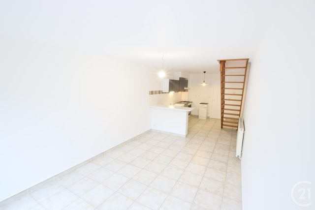 Appartement Duplex à louer - 3 pièces - 65.0 m2 - PERIGUEUX - 24 - AQUITAINE - Century 21 Mazaudon Immobilier