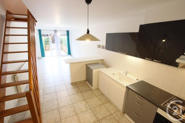 Appartement Duplex à louer - 3 pièces - 65.0 m2 - PERIGUEUX - 24 - AQUITAINE - Century 21 Mazaudon Immobilier